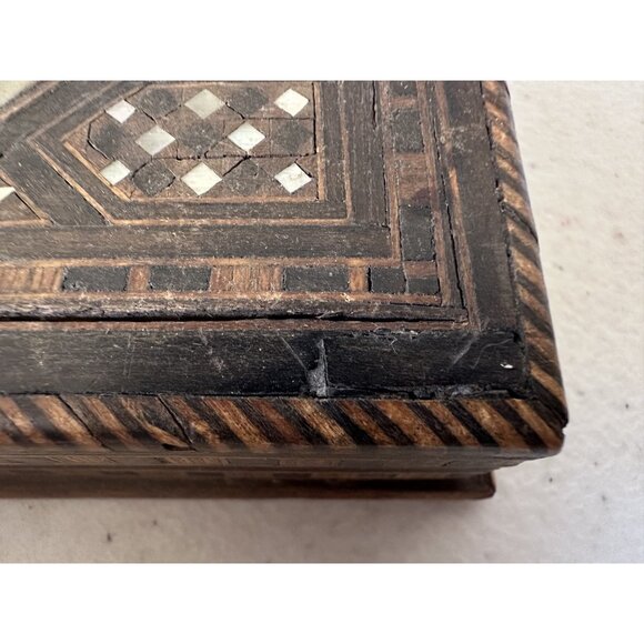 Damascus wood inlay trinket box vintage shell mother of pearl micro mosaic hinge - Picture 3 of 16